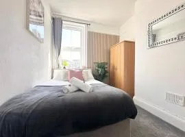 The Bournemouth Hideaway - Beautiful Central flat - 10 mins walk to beach - Brought to you by Coastline Retreats