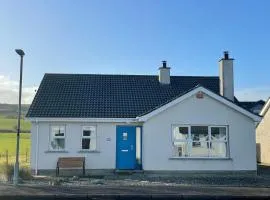 Portballintrae 3 bedroom cosy coastal bungalow
