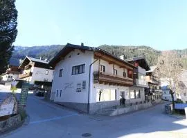 High-quality holiday apartment in Oberkrimml near waterfalls