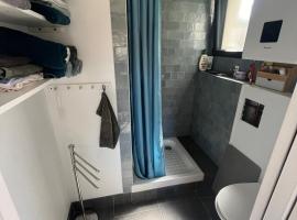 Chambre d'h&ocirc;tes, chalet in Le Teich