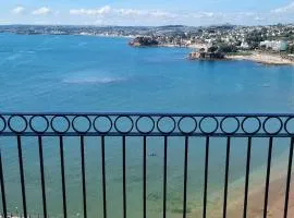 Luxury Penthouse - Balconies & Stunning Sea Views