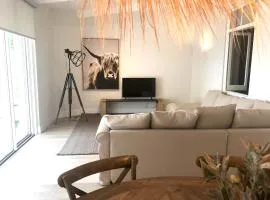 Charming Design Apartment With Garden In Moita