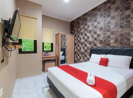 Urbanview Syariah Hotel Tiga ER near Karawang Central Plaza, hotel v destinaci Karawang