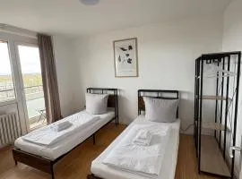 Monteurs Wohnung über den Dächern der Stadt