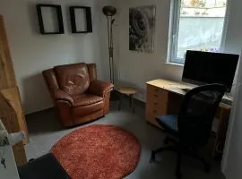 Studio naast station vlak bij Brussel