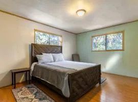 Cozy 2BR Retreat Near Lake Grego with Mountain Views