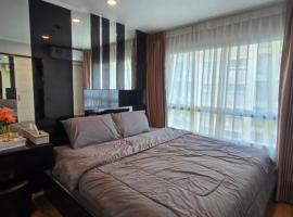 Comfy apartment City center Pool Gym WiFi, hotel i Udon Thani