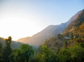 Alaya Stays Madhuram Villa - Pet-Friendly 5 BHK Hillside Retreat With Garden & Balcony