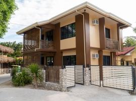 VisiTours Nook Moalboal Guest House, hotel di Moalboal