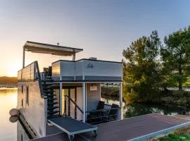 Floating house - ARIA