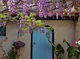 Kalimera A Lovely 1-bedroom rental with ensuite and Kitchen