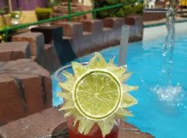 Apartamento para até 5 pessoas quarto andar com vista para piscinas 413