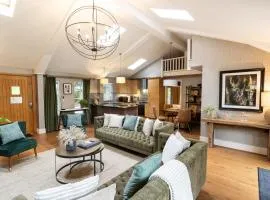 Nordmann Fir Lodge - The Hollies Retreats