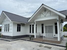 White House Homestay Langkawi Village & Paddy Views, hotel v destinaci Kampung Padang Masirat