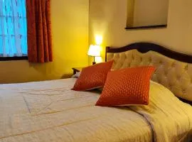 "HOTEL BOUTIQUE LA MAISON DE LA BOLIVIE" Casa de Huéspedes