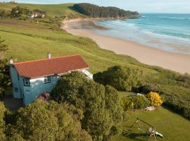 Wishome-Casa de cuento en playa de Oyambre, Comillas, Hotel in San Vicente de la Barquera
