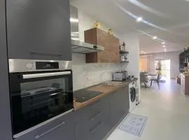 New 3 Bed Apt with Communal Pool