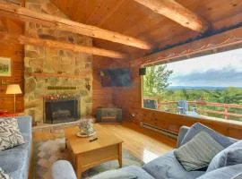 Peaceful Bedford Escape Deck and Stunning Views!