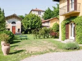Two floors APT with shared pool and parking!