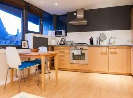 Bright & Stylish West End Apartment