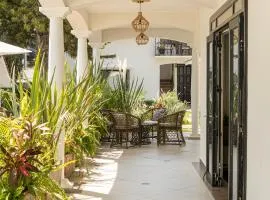 Casa Bonita Hotel & Luxury Residence