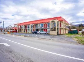 Ozark Junction mountain view by OYO