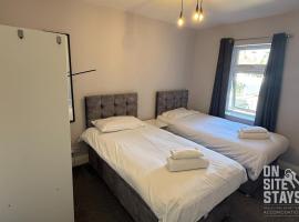 OnSiteStays - 4 bedroom house with 2 bathrooms, hotel din Welling