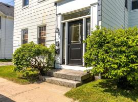 1 Minute to downtown Mystic, hotel en Mystic