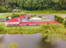 Lloyd's On The River Country Inn By Oyo