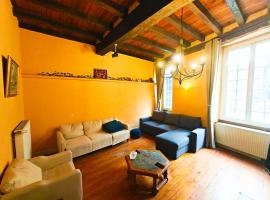 140m2 du XVIIe, plein centre & extérieur, 6-9 pers、ベルジュラックのホテル