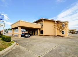 Cypress Inn & Suites Washington by OYO, hotel v destinaci Chocowinity
