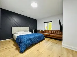 Spacious Room1, Airport, Free Parking, Sep Entrance, New Renovation, Shared Bathroom