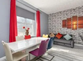 Newcastle City centre super spacious town house free parking and Wi-Fi