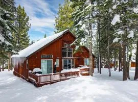Pinewood Lodge by AvantStay Cozy Cabin Near Ski Resorts Hiking