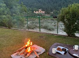 Birdsong: Pahalgām şehrinde bir otel