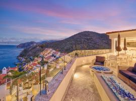 H208 - The Honeymoon Penthouse Suite Palazzo De Mare, accessible hotel in Avalon