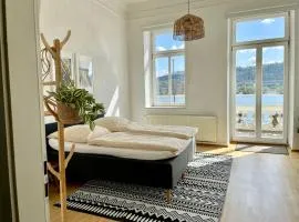 LaBed - Wohnen direkt an der Drosselgasse, stilvolle Ferienwohnung mit Rheinblick