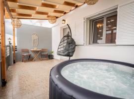 Luxury Getaway with Jacuzzi - Platanos House Salakos, cottage a S&aacute;lakos