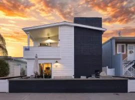 Coastal-Chic Newport Stay Steps to the Beach Dining Boardwalk Optional Add-On Unit