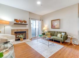 'The Cozy Domain': Austin Apartment w/ Pool Access、オースティンのホテル