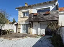 Clem, coquette maison, wifi, jardin, parking, barbecue