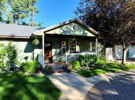 Whitefish Luxury Escape w hot tub, fenced in yard