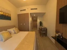 Modern Studio in Azizi Riviera, Meydan