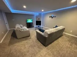 Cozy 2 Bdrm, Lounge w fpl, Kitchenette, TV, Wi-Fi