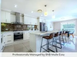 Loch Lomond - Spacious Living, Close to Zoo & Golf