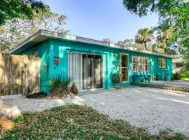 Englewood Bungalow 1 Mi to Beach Pets Welcome!