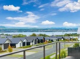 Penny Haven - Lake & Mt Tauhara views, family friendly