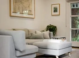 'Chateau York' - Relaxed Prahran Family Home