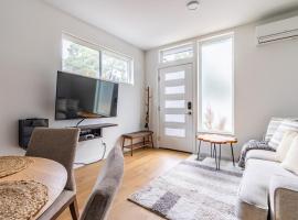 Townhome | Zoo | Rooftop views | Easy parking, khách sạn ở Seattle