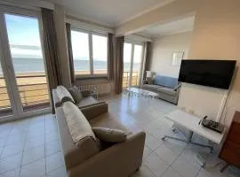 Spacious studio with stunning sea views